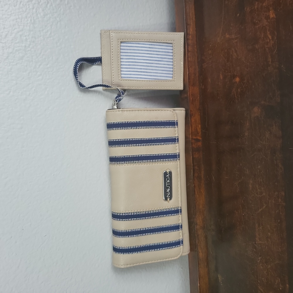 Nautica wallet, tan and navy blue
